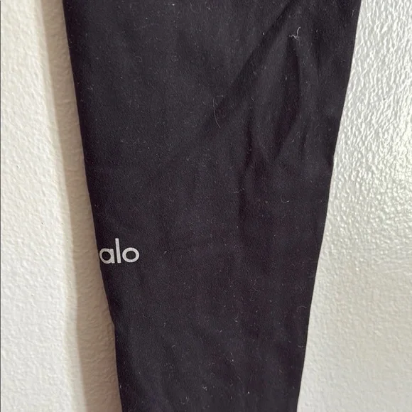ALO Yoga Classic Black Leggings - Picture 3 of 6